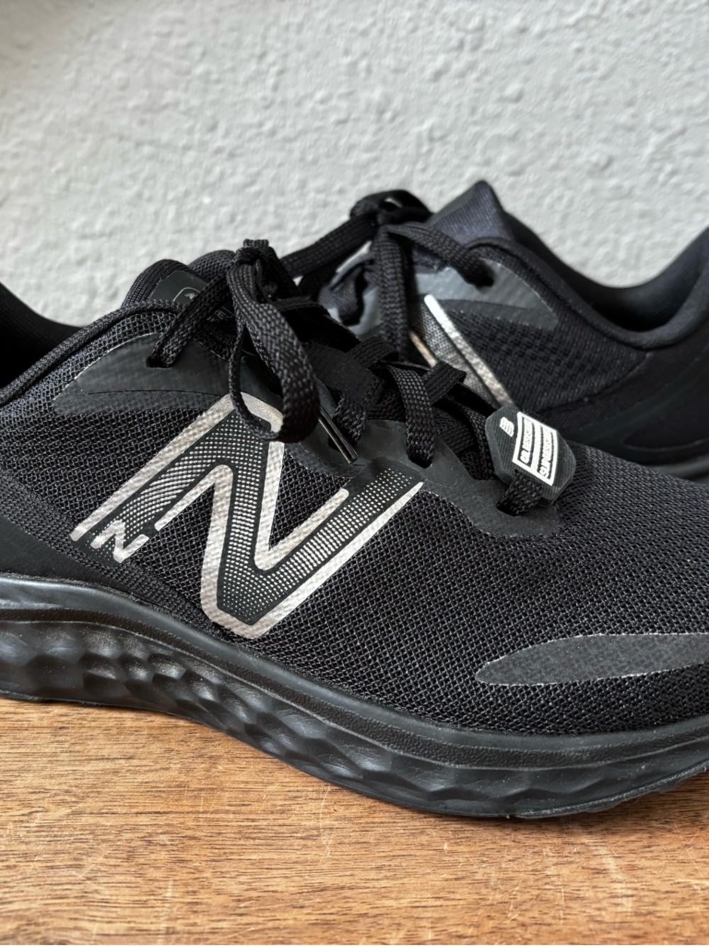 New Balance Fresh Foam Arishi v4 Gore-Tex® (GTX). Women Size 7.5